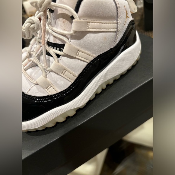 Jordan 11 Retro Size 9c - Picture 3 of 7